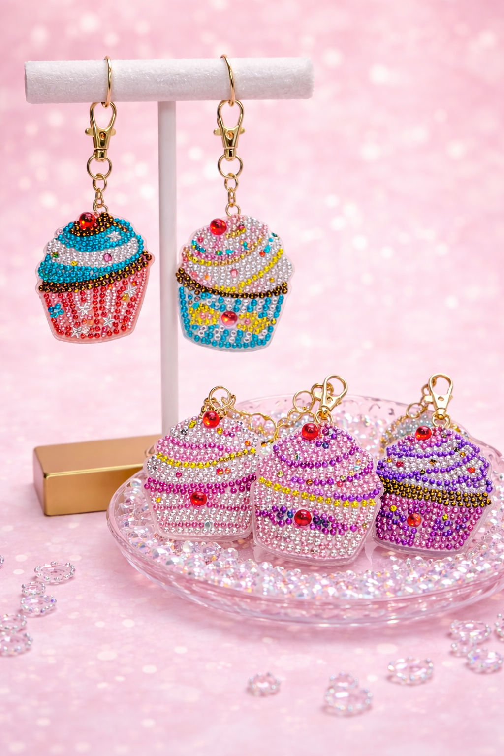 Handmade Cupcake Diamond Art Keychain – Sparkly Rhinestone Dessert Charm Accessory